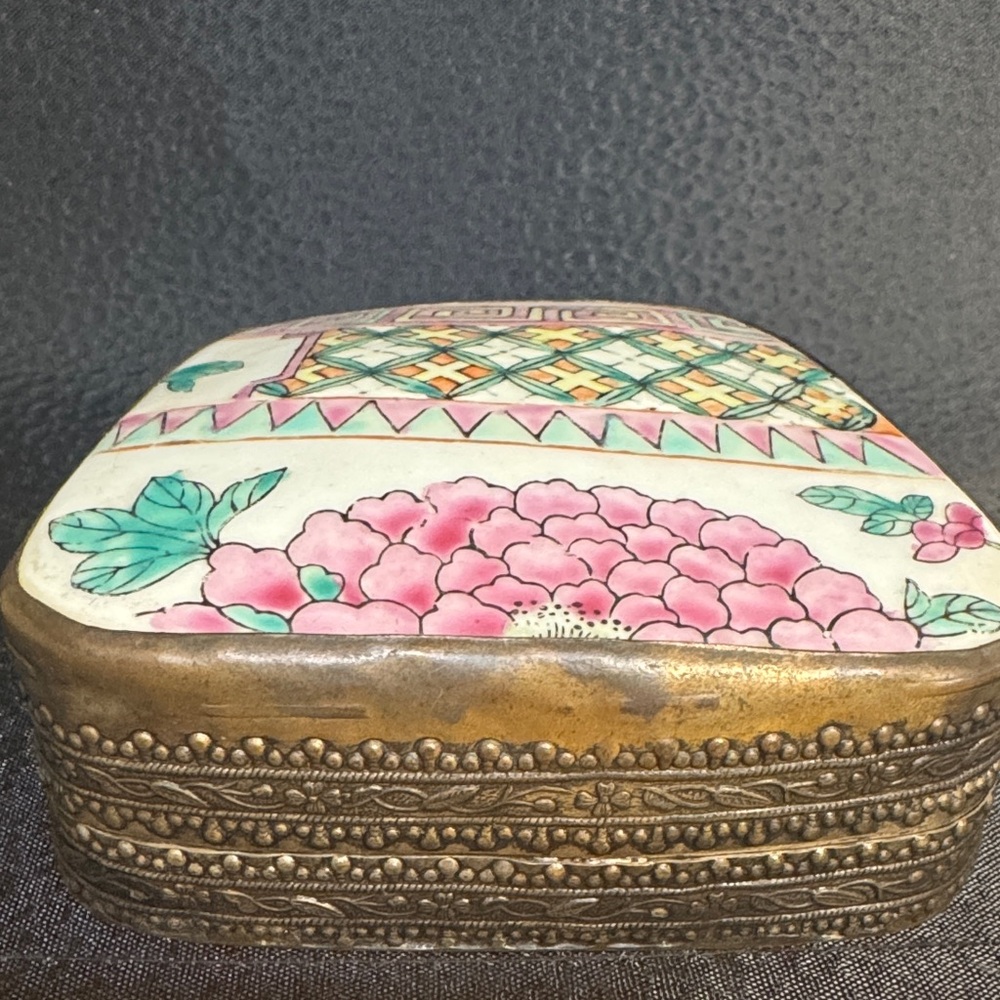 Vintage Chinese shard box  Ceramic Trinket hand painted - Picture 5 of 10